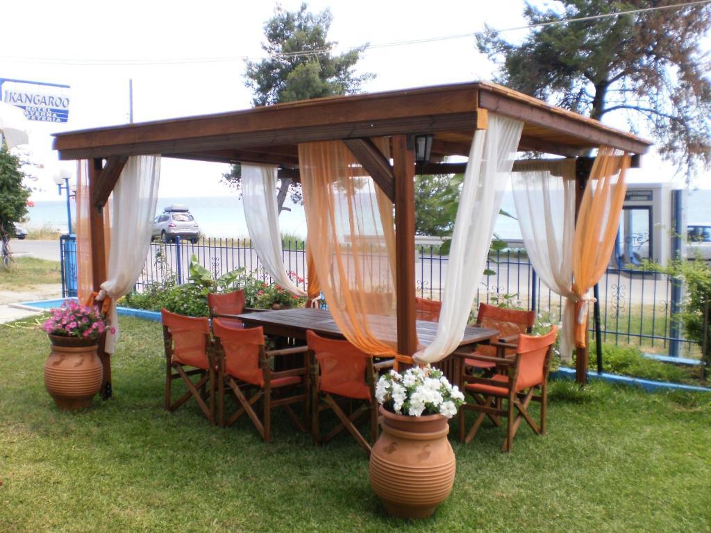 مولا كاليفا Kangaroo Hotel المظهر الخارجي الصورة